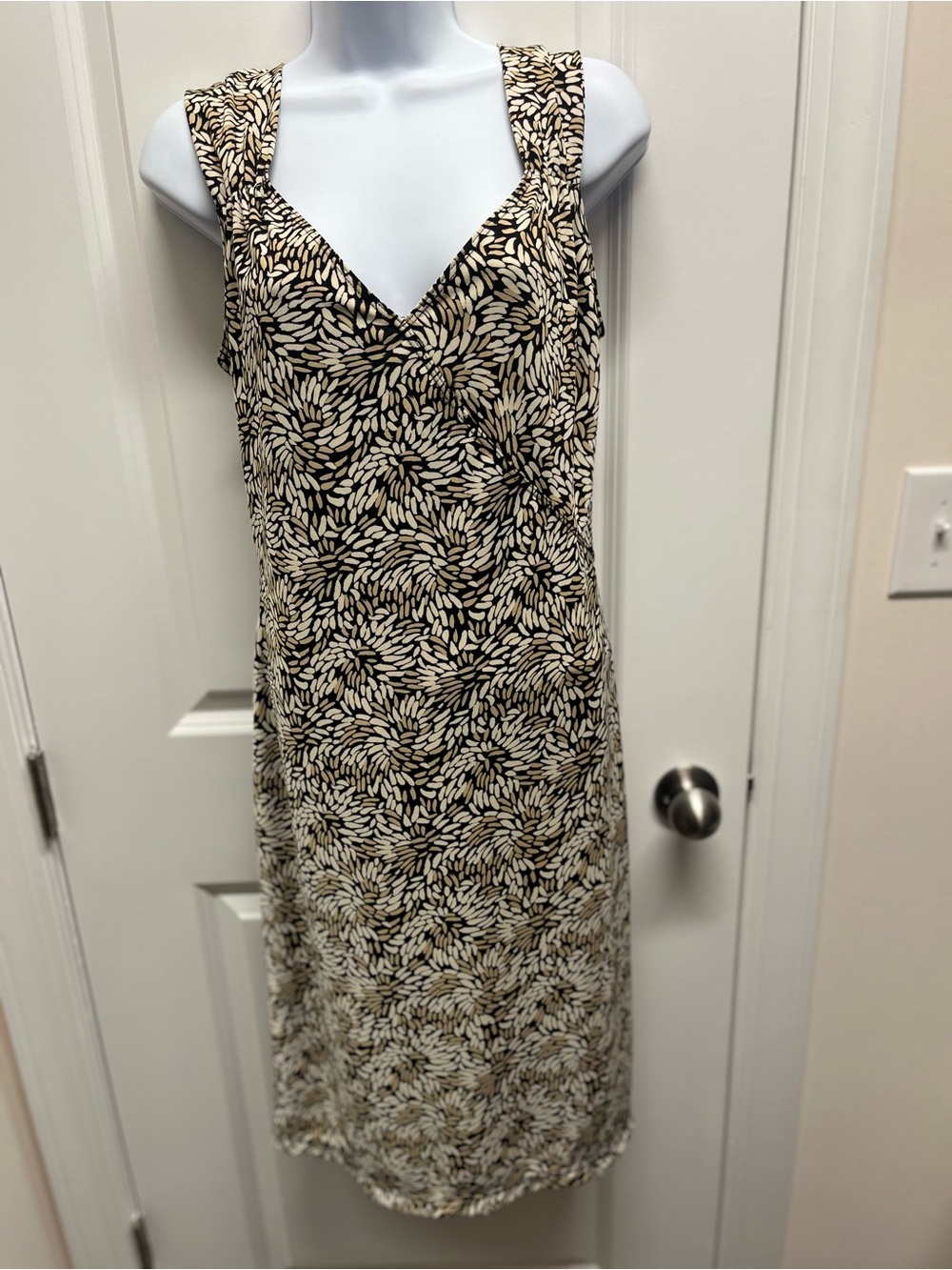 BCBG Paris Abstract Brushstroke Matte Jersey V Neck Dress M Black Tan